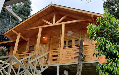 Luxurious 2 Bedroom Pine Wood Cottage